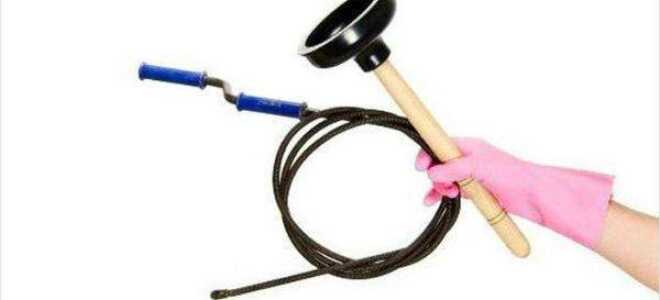 Как устранить засор в унитазе: виды очистки и особенности выполнения работ