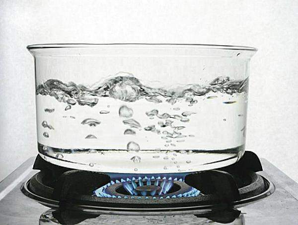 Горячая вода с добавлением поваренной соли Горячая вода с добавлением поваренной соли