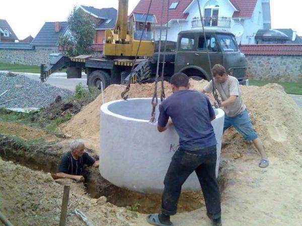 Железобетонный смотровой колодец