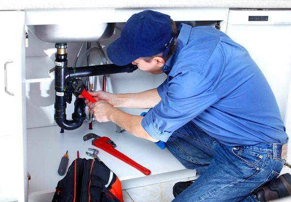 Трубы, идущие от моек или раковин